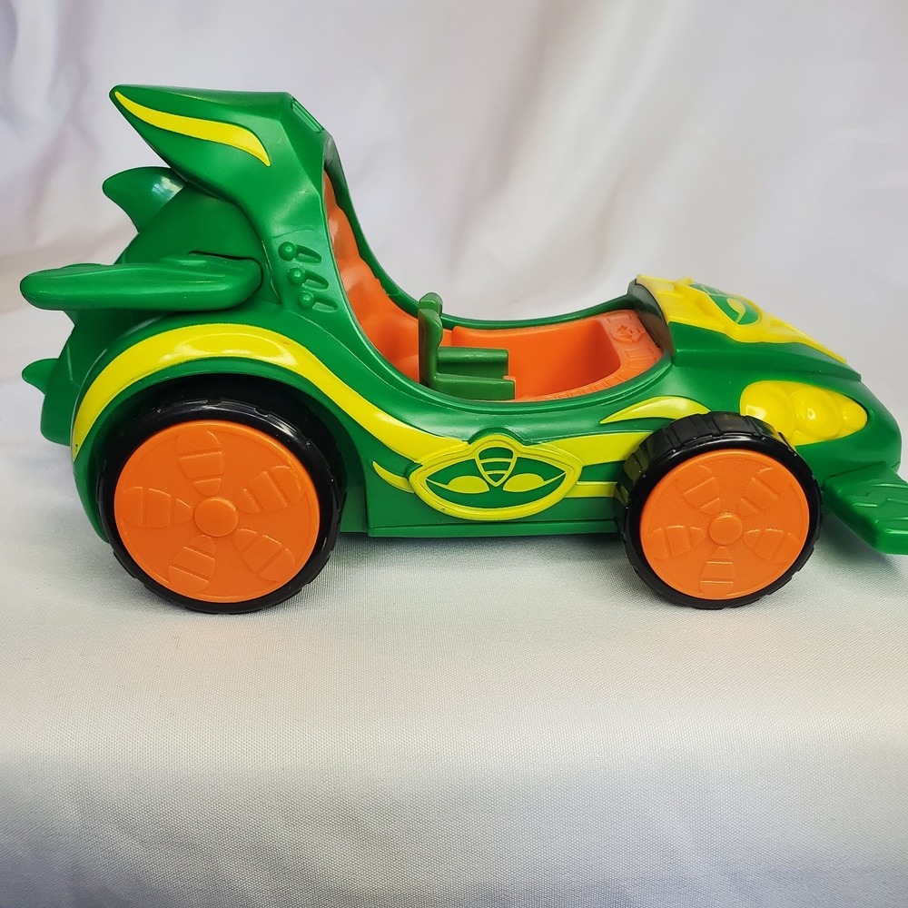 PJ Masks Gecko Green Race Car into the Night Gekko Vehicle Car‎ Toy racecar